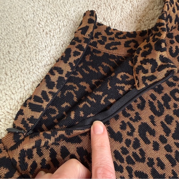 St. John Knit Leopard Animal Print Mock Neck Short Sleeve Top - Picture 9 of 17